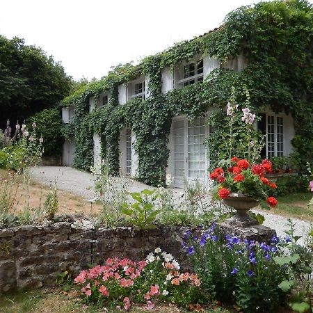 Bed and Breakfast Le Petit Massigny Les Velluire-sur-Vendee Exterior foto