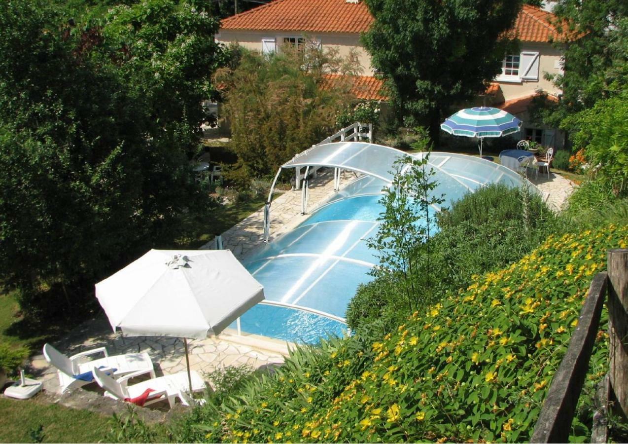 Bed and Breakfast Le Petit Massigny Les Velluire-sur-Vendee Exterior foto