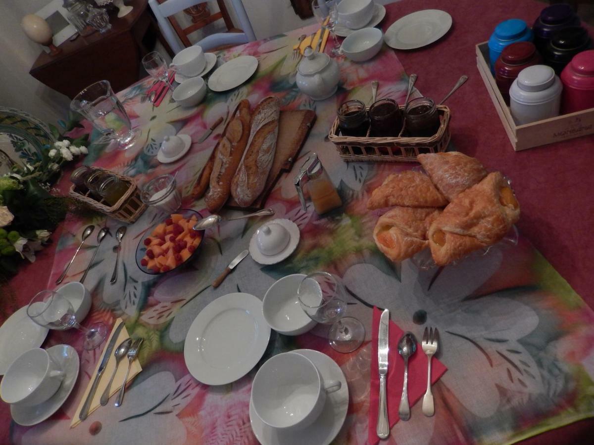 Bed and Breakfast Le Petit Massigny Les Velluire-sur-Vendee Exterior foto